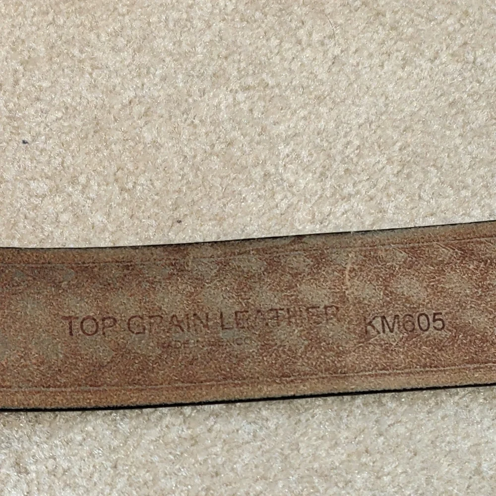 Brown belt, genuine leather, carved braided pattern,‎ silver toned buckle